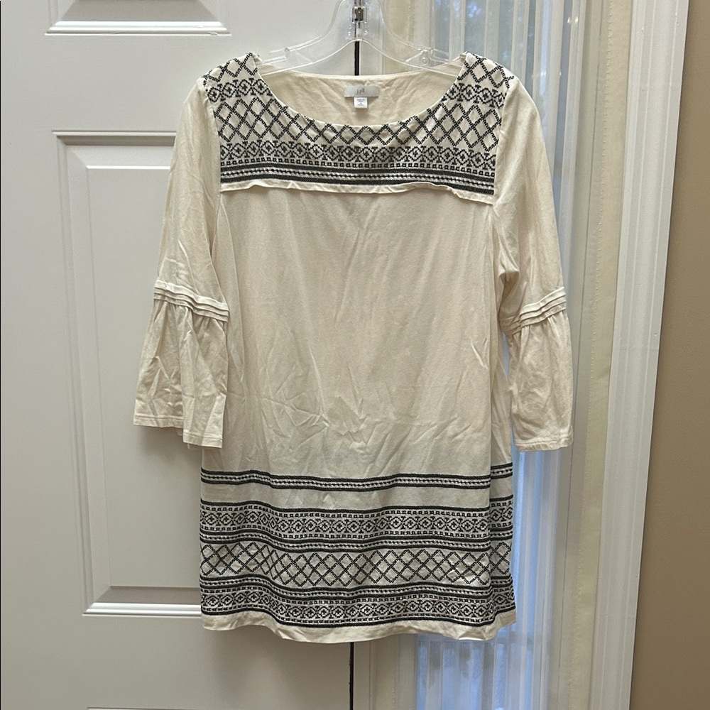 J. Jill Cream and Black Tunic w/ 3/4 sleeves, size medium petite, gorgeous